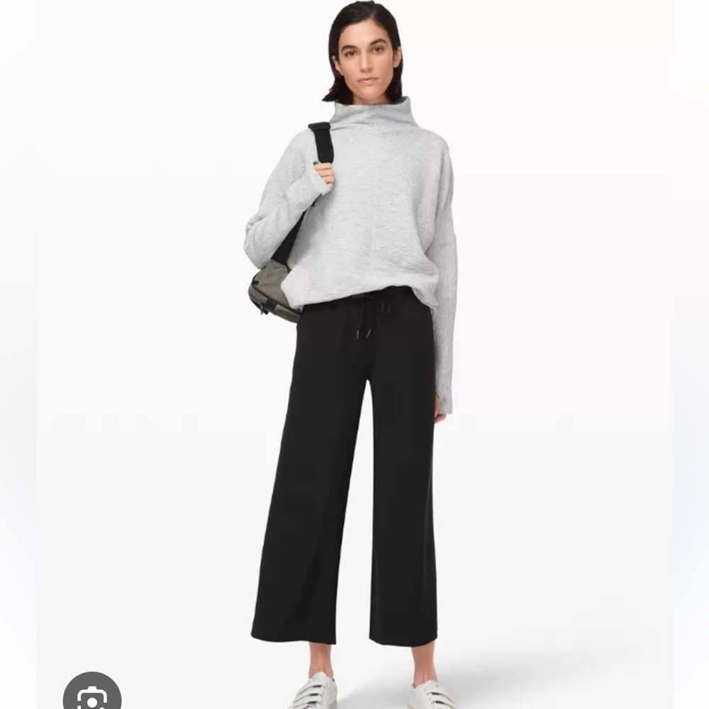 Lululemon On the Fly wide leg woven black